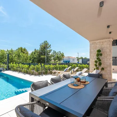 Nea With Private Pool And Bbq Tar-Vabriga
