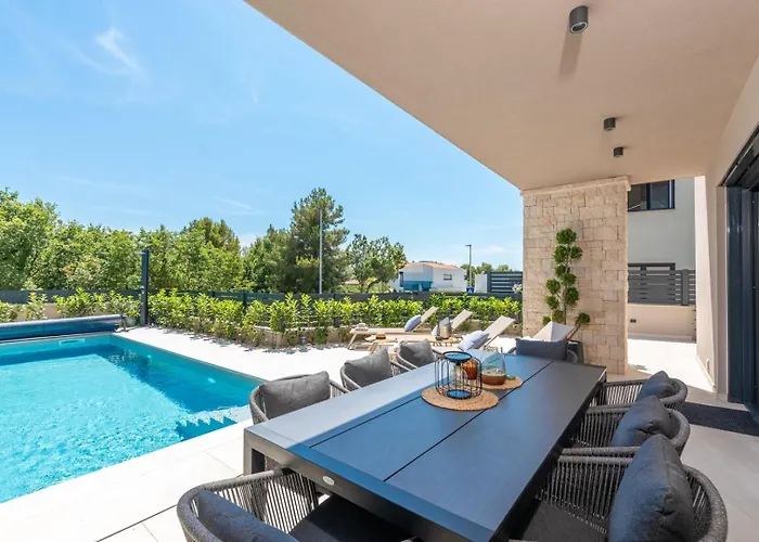 Nea With Private Pool And Bbq Tar-Vabriga