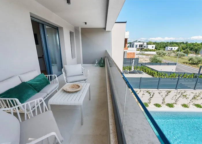 Nea With Private Pool And Bbq