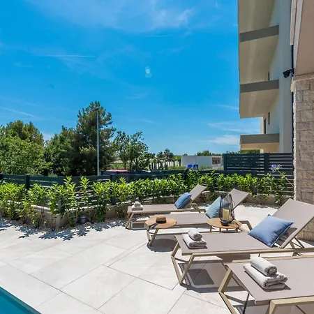 Nea With Private Pool And Bbq