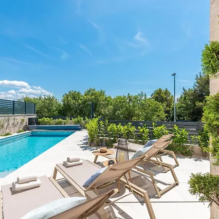 Villa Nea With Private Pool And Bbq *