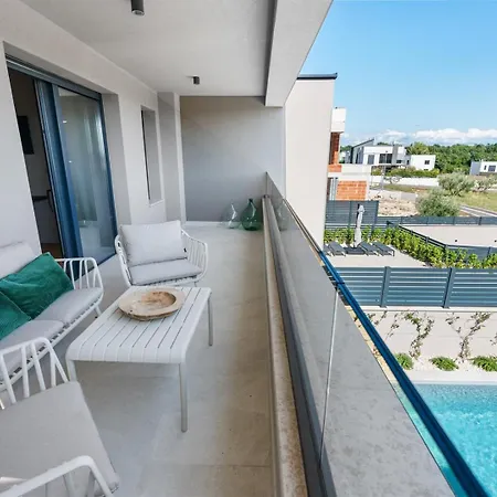 Nea With Private Pool And Bbq